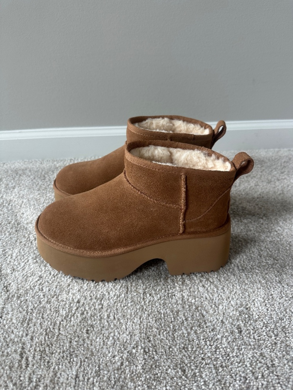 NEW Women's UGG Classic Ultra Mini New Heights Chestnut Platform Boots Sz 8 NWOB